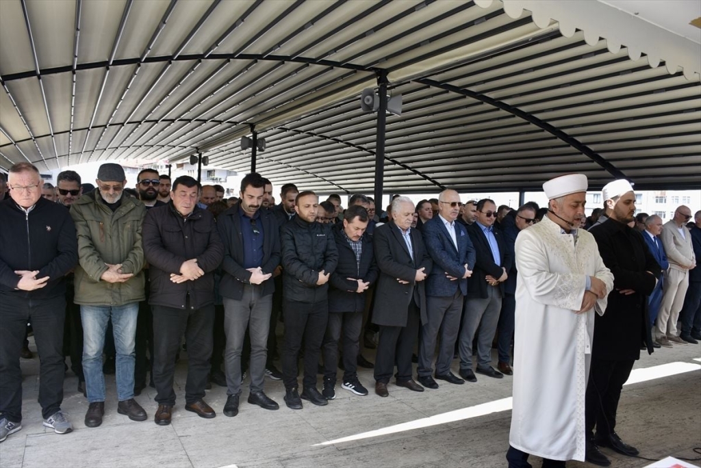 Trabzon ve çevre illerde Kahramanmaraş'taki okul saldırısında ölenler için gıyabi cenaze namazı kılındı