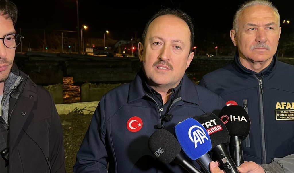 Almus Barajı'nda taşkın alarmı: Turhal'da esnaf kepenk kapattı