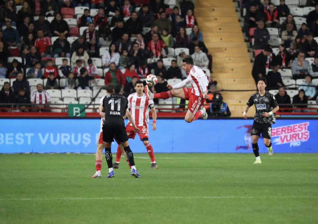 Antalyaspor ile Alanyaspor golsüz berabere kaldı
