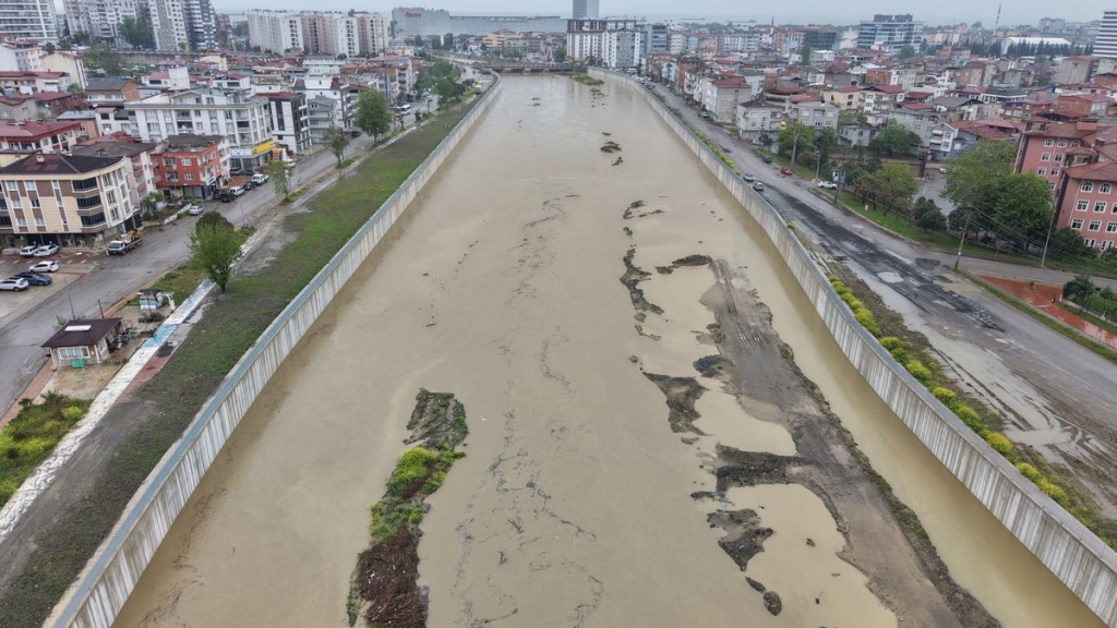 Binalarına sızan suya çözüm istiyorlar