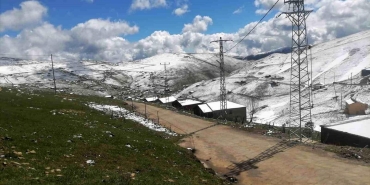 Doğu Karadeniz yaylalarına kış geri geldi
