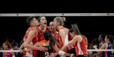 Eczacıbas¸ı Dynavit Şampiyonlar Ligi Finali'nde VakıfBank'ın rakibi oldu