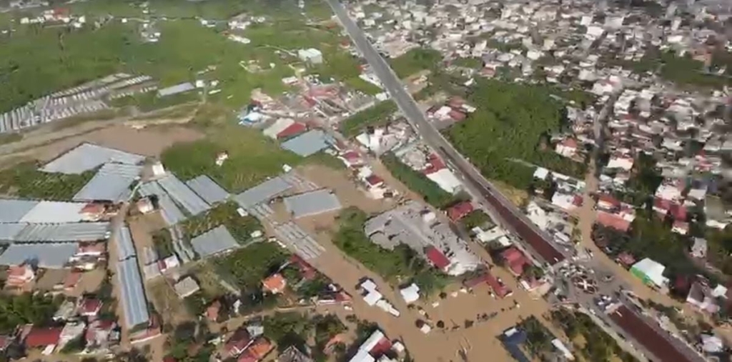 Hatay'da sağanak; köprü çöktü, araçlar sürüklendi