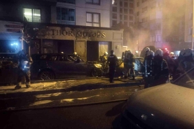 Kadıköy'de galeri önündeki park halindeki araçlar alev alev yandı