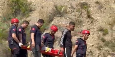 Kekik toplarken düşüp ayağı kırılan çocuk, 2 kilometre sedyeyle taşındı