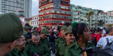 Küba'da binlerce kişi eski Devlet Başkanı Raul Castro'ya destek için yürüdü