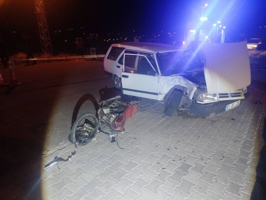 Niğde'de otomobil ile motosiklet çarpıştı; 1 ölü, 1 yaralı