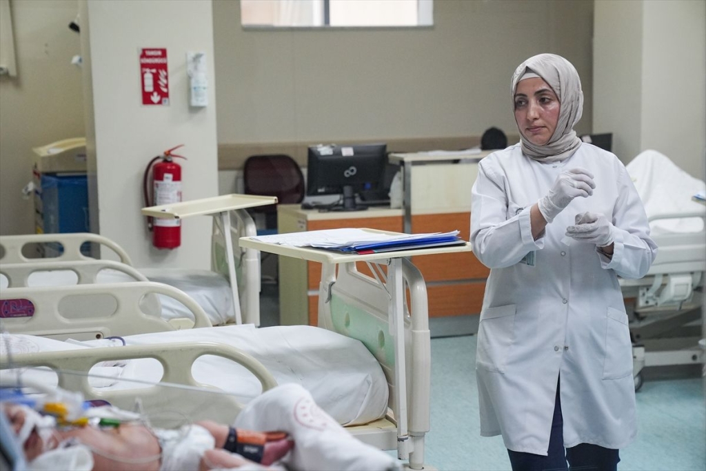 Reyhan hemşire 26 yıldır çocuklara özveriyle hizmet veriyor