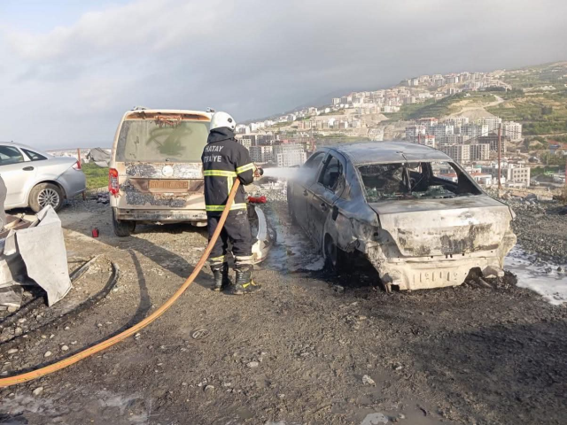 Samandağ’daki şantiye yangınında 8 araç kullanılamaz hale geldi