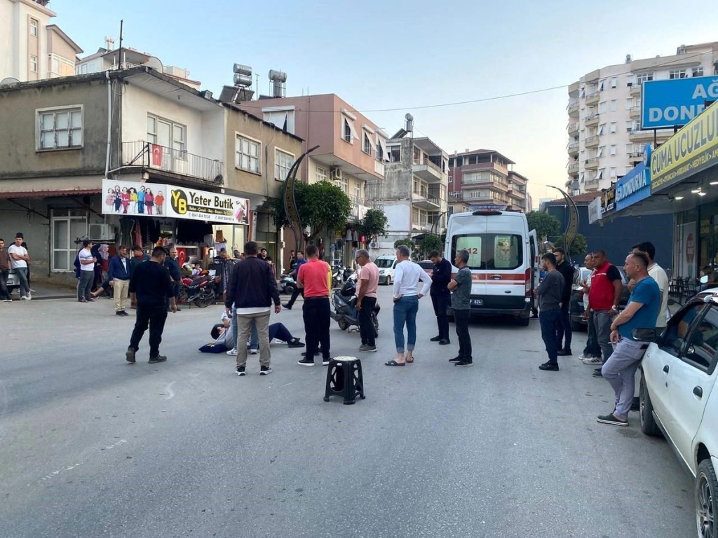 Serik'te iki motosiklet çarpıştı: 3 yaralı
