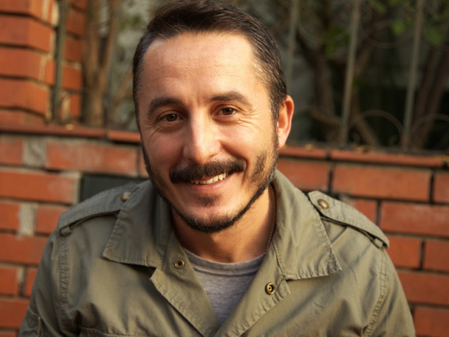 Serkan Ercan kimdir? Nehir Erdoğan'ın sevgilisi Serkan Ercan kaç yaşında, nereli? Serkan Ercan filmleri ve TV dizileri!