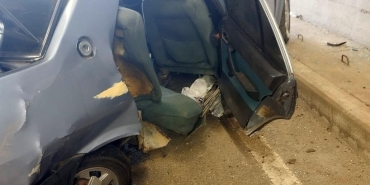 Tünelde duvara çarpan Tofaş hurdaya döndü: 3 yaralı
