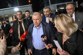 Ümit Özdağ'dan gece yarısı CHP Genel Merkezi'ne destek ziyareti: Demokrasi krizi zirveye çıktı