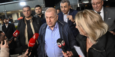 Ümit Özdağ'dan gece yarısı CHP Genel Merkezi'ne destek ziyareti: Demokrasi krizi zirveye çıktı