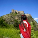 Dağcılar, 700 yıllık Kov Kalesi'ne Türk bayrağı asarak Milli Takım'a destek verdi