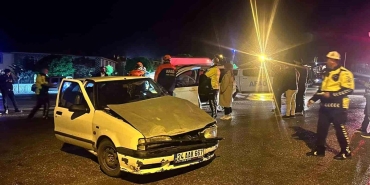 Erzincan'da 2 aracın çarpıştığı kazada 5 kişi yaralandı