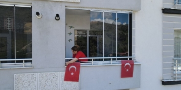 Gümüşhane A Milli Futbol Takımı'na destek için Türk bayraklarıyla donatıldı