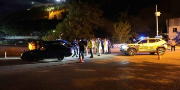 Gümüşhane'de alkollü sürücü jandarma aracına çarptı, ehliyetine el konuldu