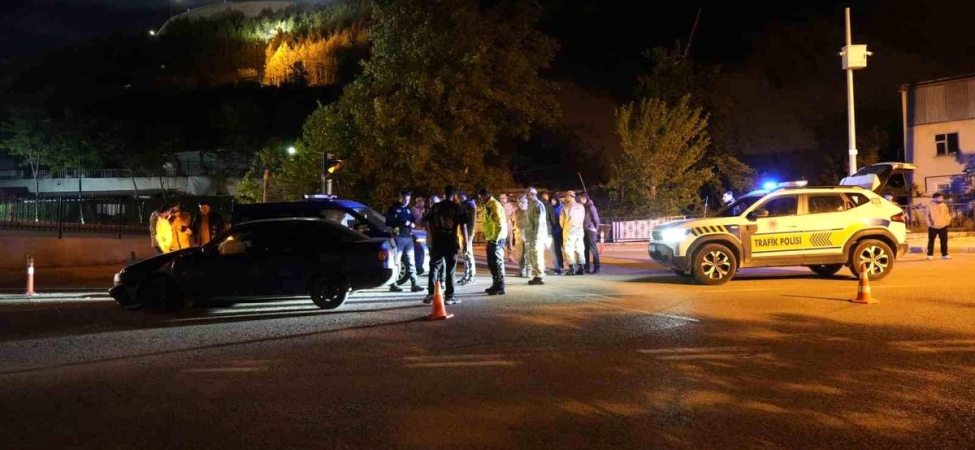 Gümüşhane'de alkollü sürücü jandarma aracına çarptı, ehliyetine el konuldu