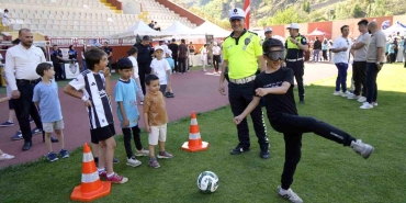 Gümüşhane'de çocuklar spor şenliğinde eğlenceli vakit geçirdi