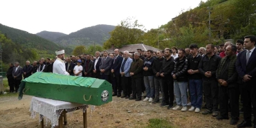 Gümüşhane'de öldürülen genç kadın son yolculuğuna uğurlandı