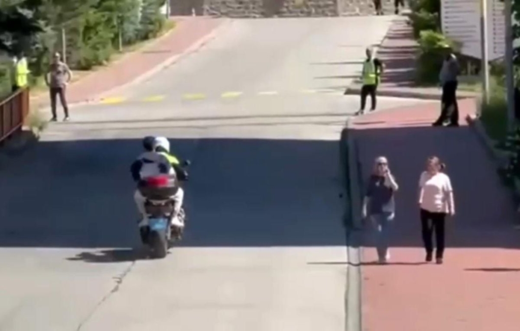 Gümüşhane'de polis ekiplerinden YKS'ye giren öğrencilere destek
