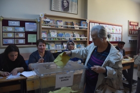 Gümüşhane'nin Tekke beldesinde seçmenler sandık başında