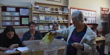 Gümüşhane'nin Tekke beldesinde seçmenler sandık başında