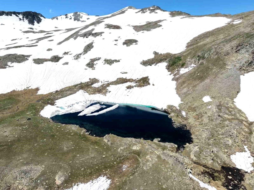 Gümüşhane'nin karlı zirveleri dronla görüntülendi