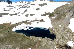 Gümüşhane'nin karlı zirveleri dronla görüntülendi
