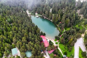 Limni Gölü'nde sıcaktan kaçanlar mont giyiyor