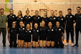 Rize'nin genç voleybolcuları, gözünü Anadolu Yıldızlar Ligi kupasına dikti