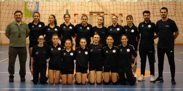 Rize'nin genç voleybolcuları, gözünü Anadolu Yıldızlar Ligi kupasına dikti