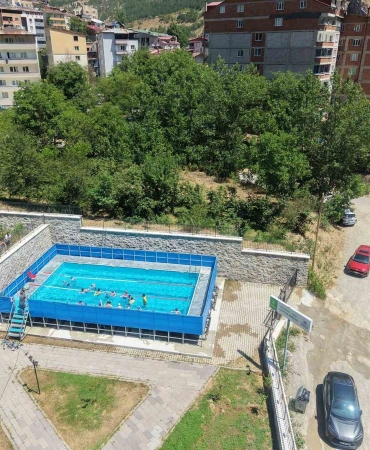 Torul'da portatif yüzme havuzu ile çocuklara ücretsiz eğitim