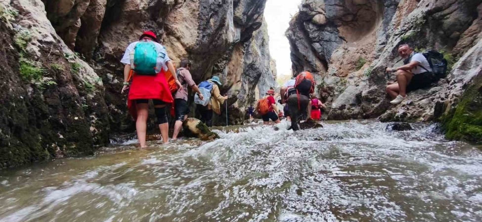Trabzonlu Doğaseverler Yılanlı Kanyon'u Keşfetti