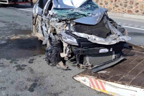 Tünel çıkışında kamyona çarpan otomobil takla attı: 1 yaralı