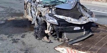 Tünel çıkışında kamyona çarpan otomobil takla attı: 1 yaralı