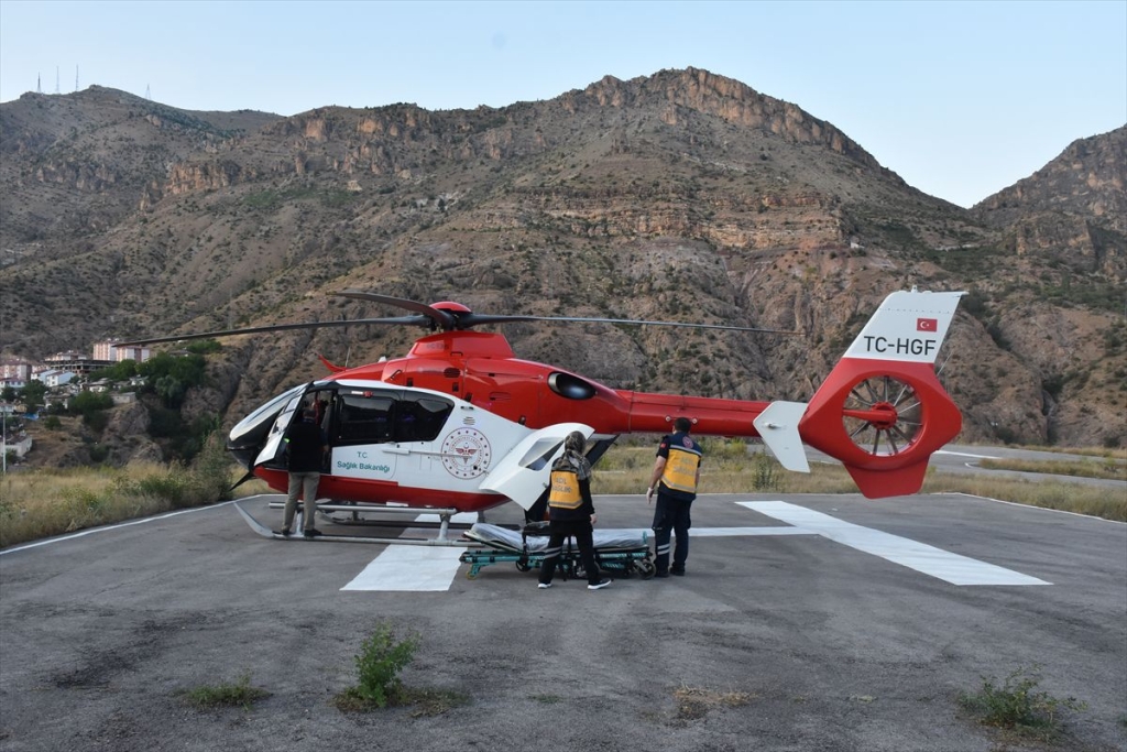 86 yaşındaki felçli hasta ambulans helikopterle Gümüşhane'ye nakledildi