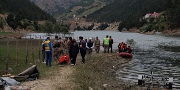 Gümüşhane'de baraj göletine devrilen pikabın sürücüsü öldü