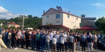 Gümüşhane'de gölete devrilen pikap sürücüsünün cenazesi defnedildi