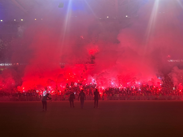 Salah yaklaşık 30 bin taraftarın önünde imzayı attı! İşte taraftarlara mesajı