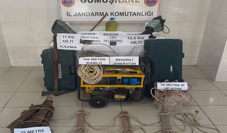 Şiran'da İzinsiz Kazı Yapan 3 Kişi Suçüstü Yakalandı