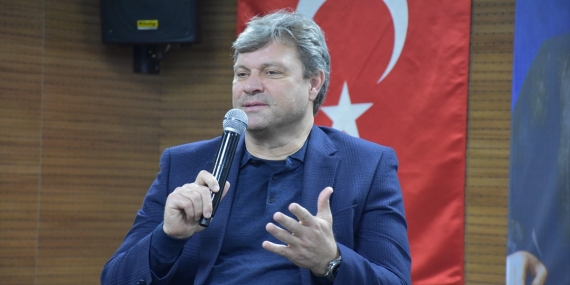 Ertuğrul Sağlam Gümüşhane'de spor lisesi öğrencilerine eğitimin önemini anlattı