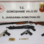 Gümüşhane Şiran'da jandarma operasyonunda silah ve kaçak alkol ele geçirildi