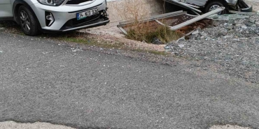 Gümüşhane'de Kale Köyü mevkiinde minibüsle otomobil çarpıştı, 4 kişi yaralandı