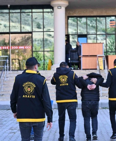 Gümüşhane'de aynı apartmanda iki evden altın ve para hırsızlığı şüphelisi yakalandı
