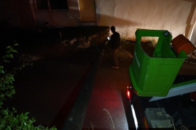 Gümüşhane'de aynı elektrik direği 80 yaşındaki kadının bahçesine ikinci kez devrildi