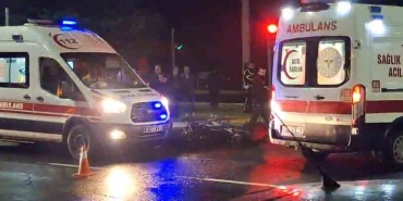 Niğde Bor'da ticari araç ile motosiklet çarpıştı, 2 kişi öldü, 1 kişi ağır yaralandı
